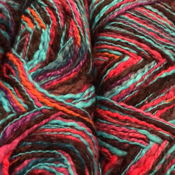 4. skeins 3 ply jewel tone yarn - Picture 11 of 11